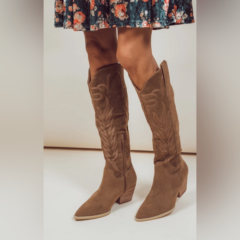 Shop Stevie brown boots - size 7.5